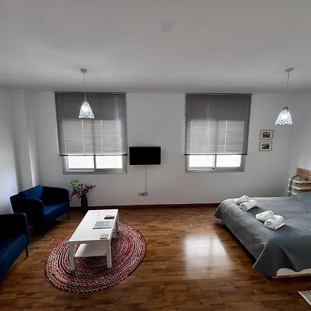 公寓 Lovely In Paphos