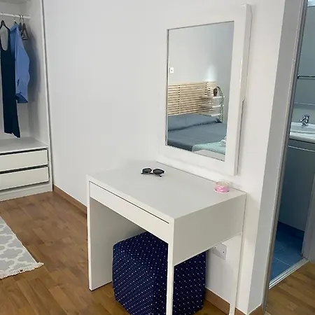 Lovely In פאפוס